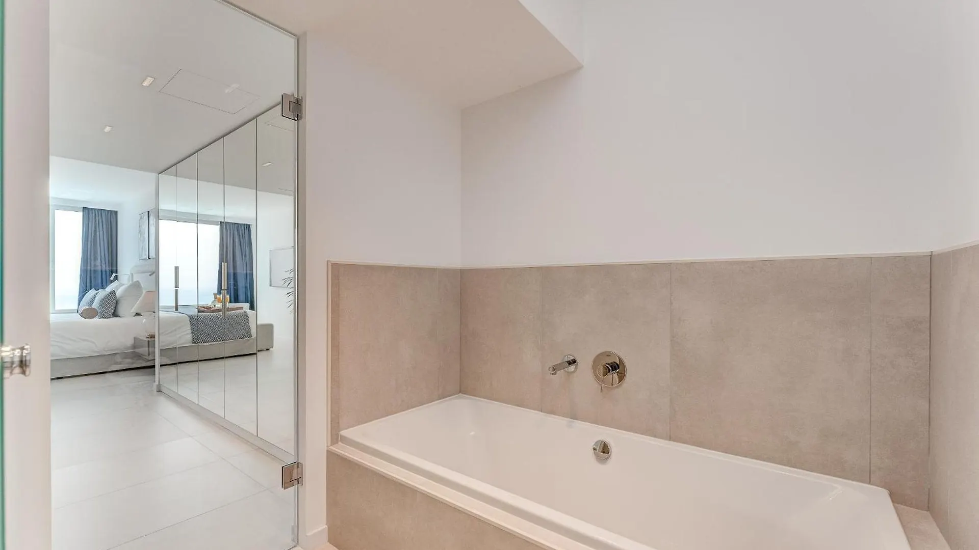 Aquasuites Luxury Penthouse A01 Acantilado de los Gigantes 0*,  İspanya