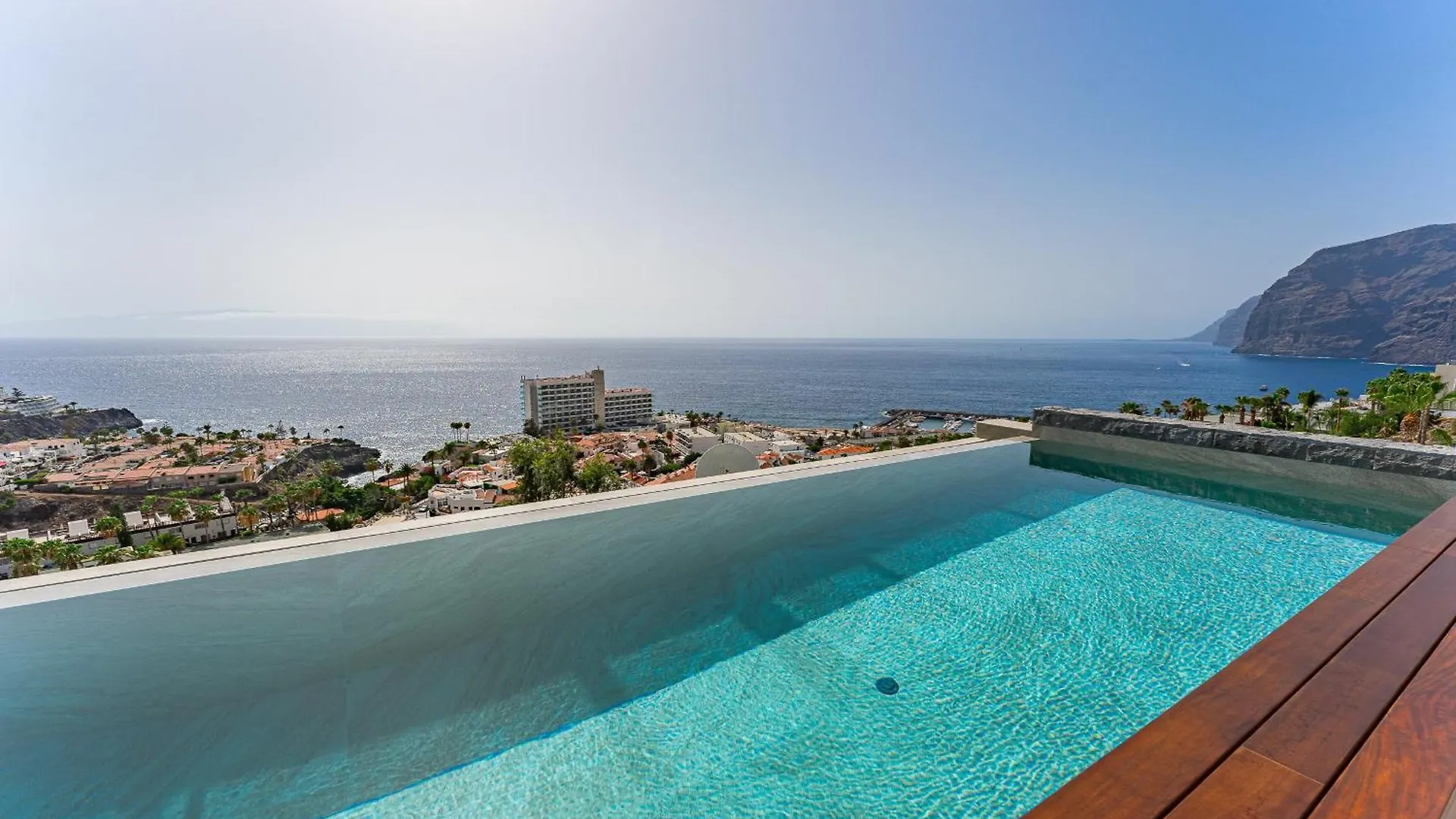Aquasuites Luxury Penthouse A01 Acantilado de los Gigantes 0*,  İspanya